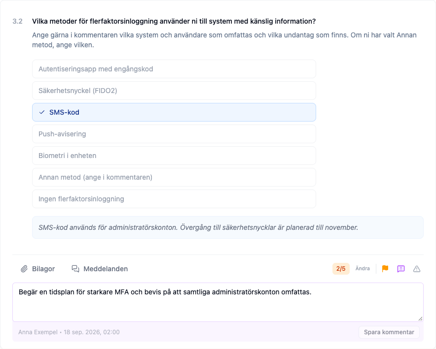 Granskning av ett leverantörssvar om flerfaktorsinloggning, med flagga och kommentar
