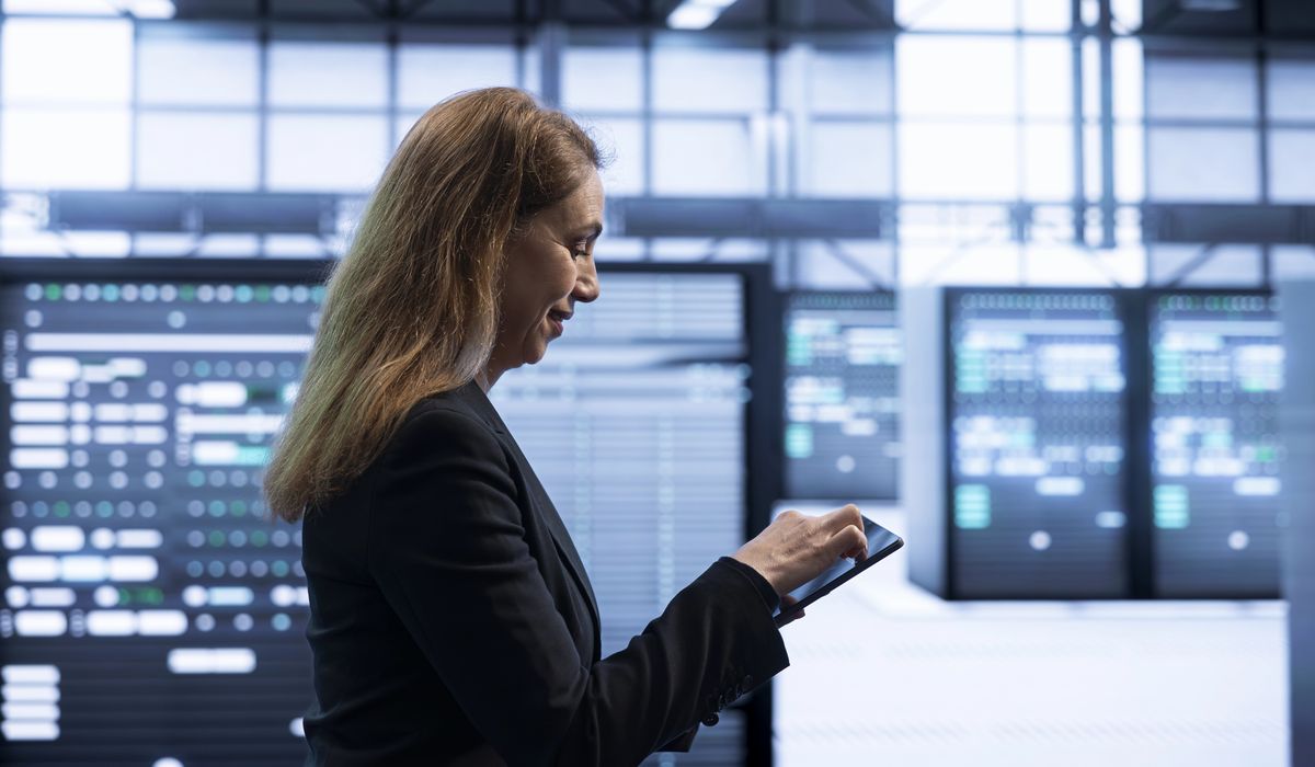 IT-team som arbetar med säkerhetsuppföljning